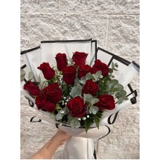 Oriental bouquet 12 premium imported roses